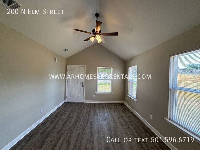 Building Photo - 200 N Elm St