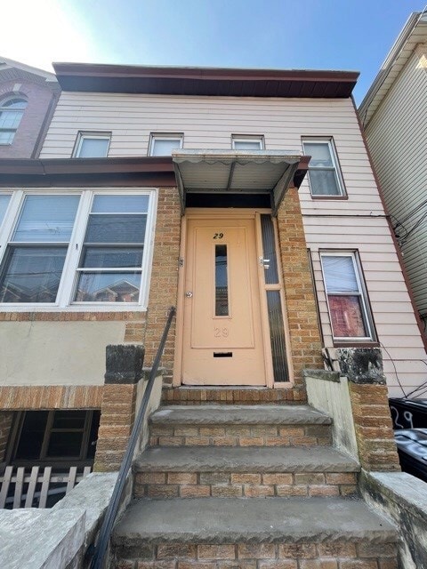 Primary Photo - 29 Logan Ave