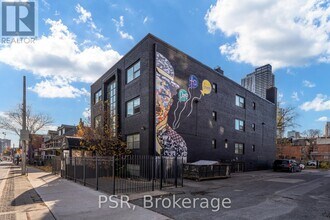 Building Photo - 256-256 Sherbourne St