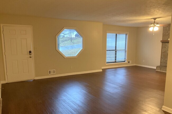 Foto del edificio - 4070 Sumit Wood Dr NW