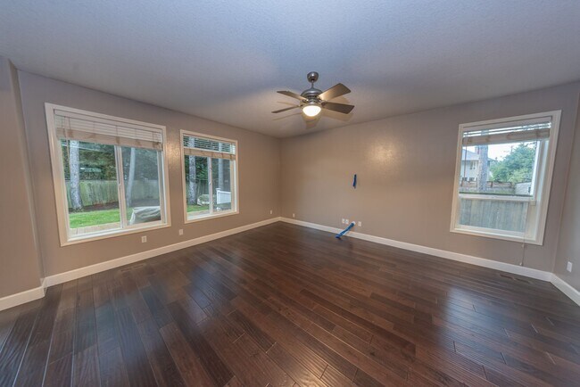 Foto del edificio - Spacious 4-Bedroom Home on Fisher’s Landing Cul-de-Sac