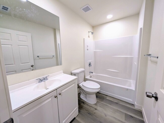 Building Photo - Murray