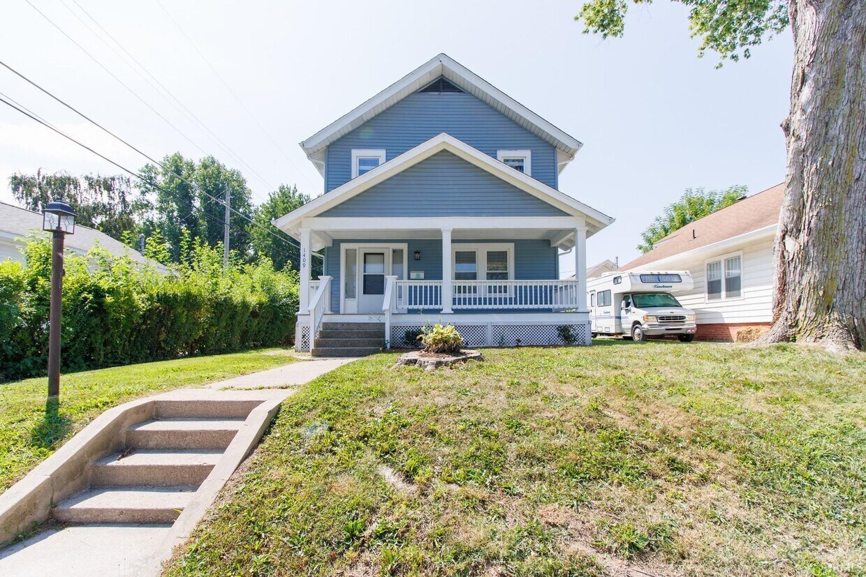 Primary Photo - 1409 W Superior St