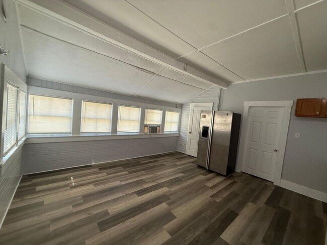 Photo - 140 E 5th St Apartment