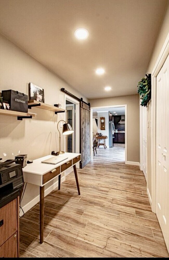 Building Photo - 600 Liddon Ave