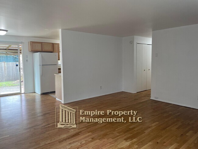 Foto del edificio - 4830 Center Way