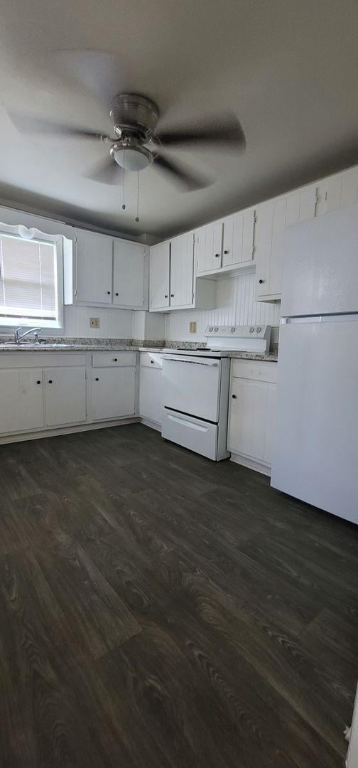 Building Photo - 122-124 N Cannon Ave