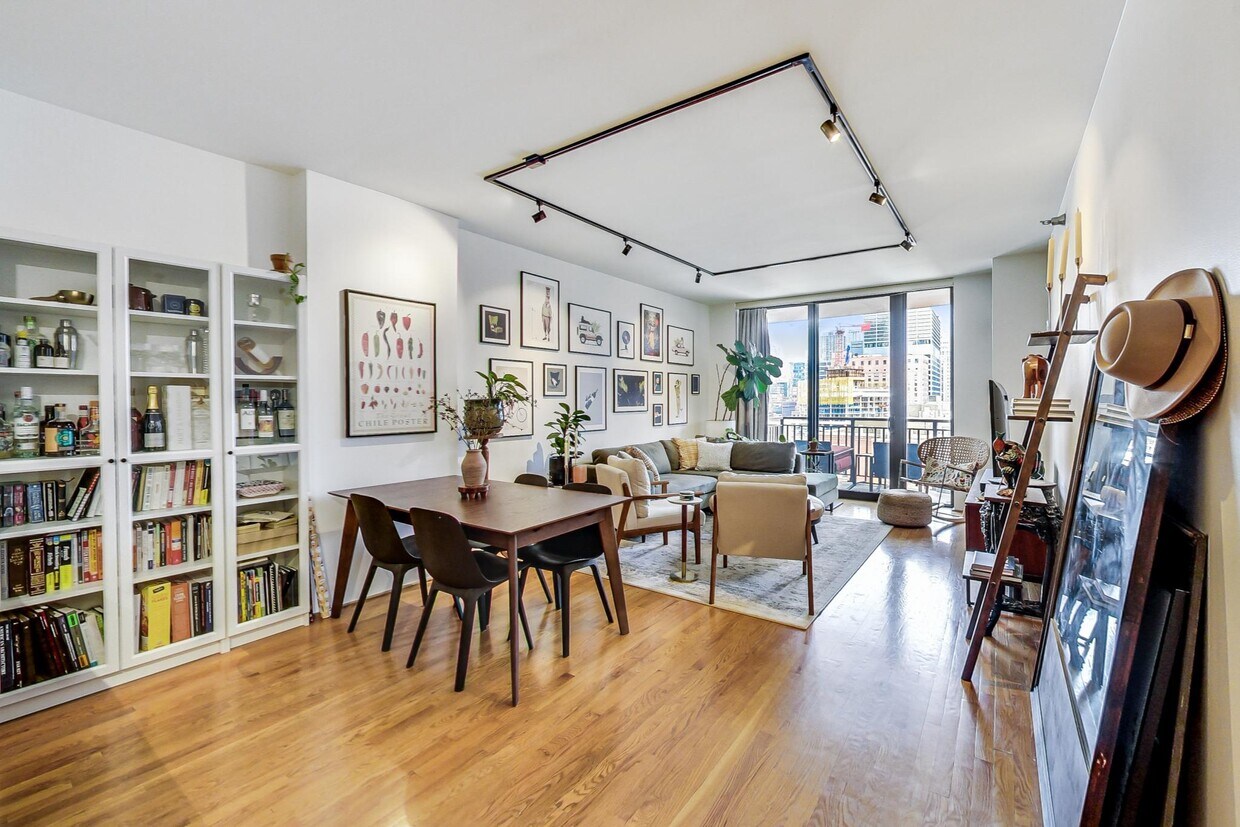 Foto principal - 330 N Jefferson St