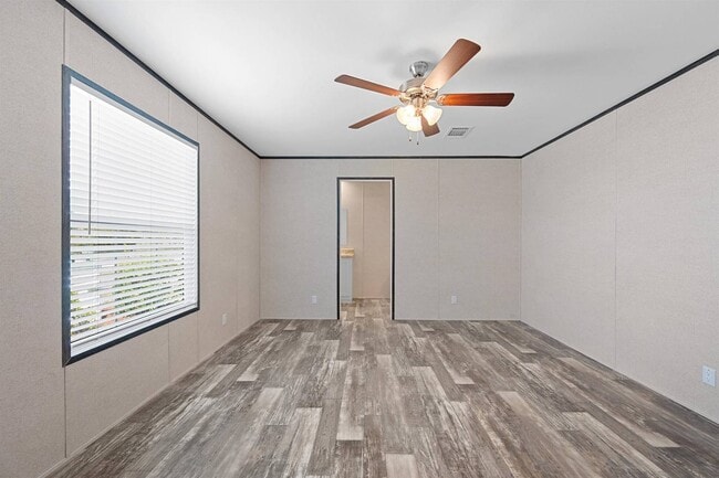 Building Photo - 309 W Buell Dr