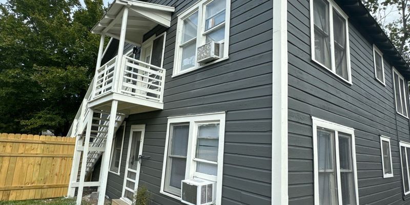 Primary Photo - 402 Hill St