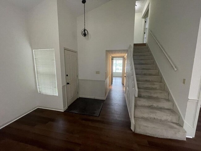 Building Photo - 100 Coconut Grove Dr