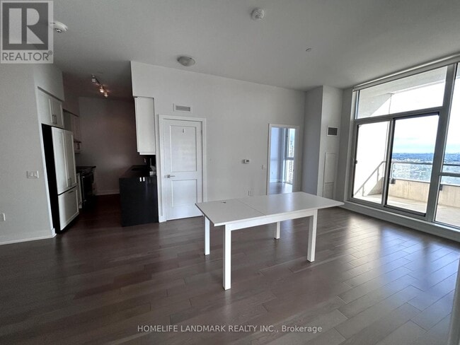 Building Photo - 4085-4085 Parkside Village Dr