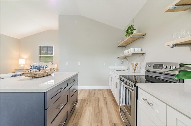 Photo - "Charming Studio Retreat in Tampa's Vibran... Apartment