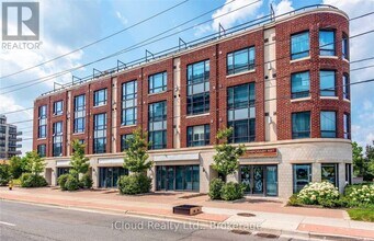 Building Photo - 724 Sheppard Ave W