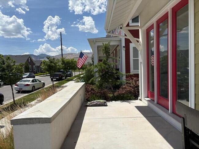 Foto del edificio - 6354 Upland View Dr