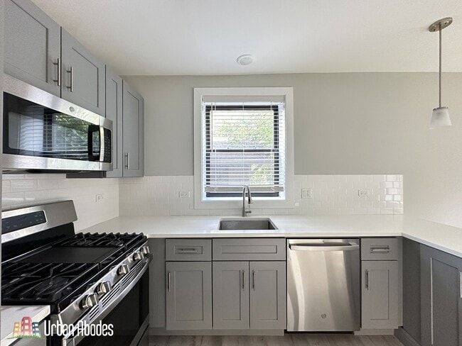 Building Photo - 1137 Oak Ave