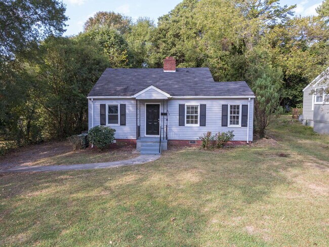 Foto del edificio - "Charming 4-Bedroom Gem in Charlotte - Cozy Living with Spacious Comfort!"