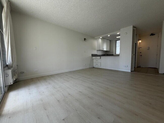 Building Photo - To register for the showing time below, note the 4 digit code: 5635 and click "APPLY NOW."(mobile...