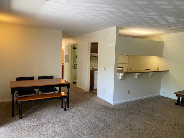 Building Photo - 220 Elm St