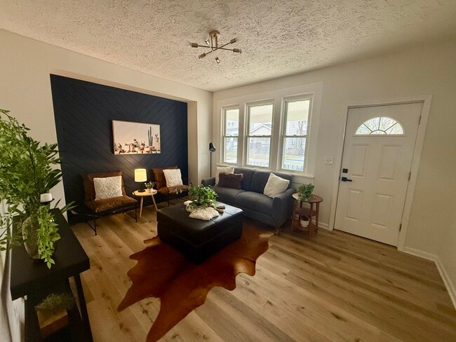 Building Photo - 130 E Woodrow Ave