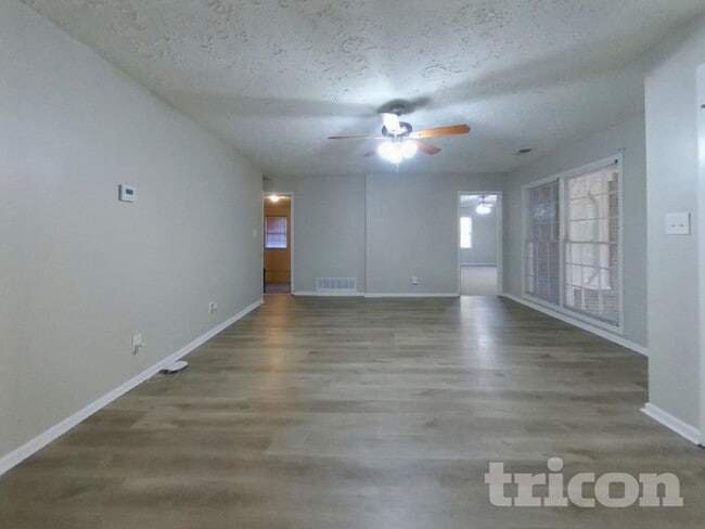 Building Photo - 5750 Westside Rd