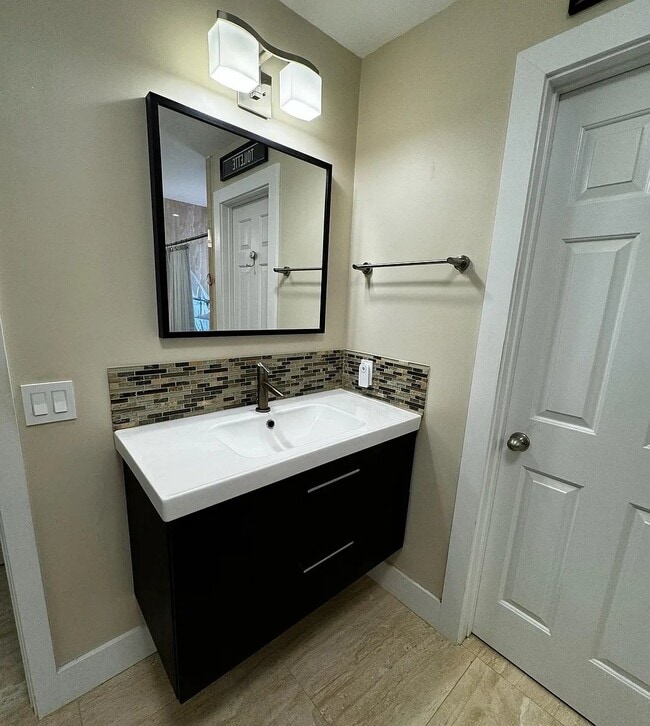 Building Photo - 5520 Coach House Cir