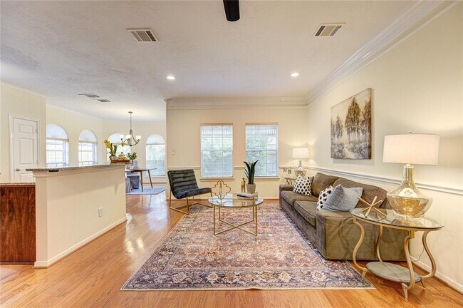 Building Photo - 13915 Roxton Dr