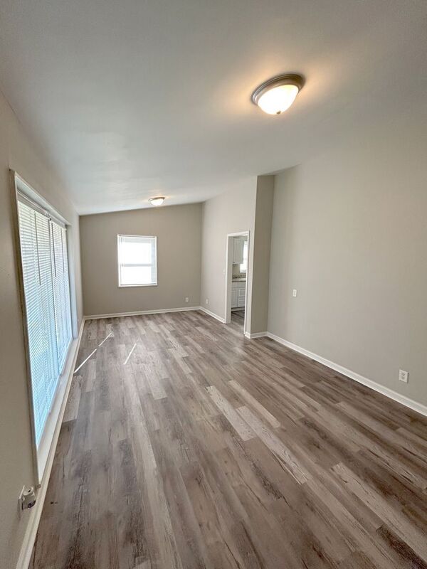 Building Photo - 1217 Rayfield Dr