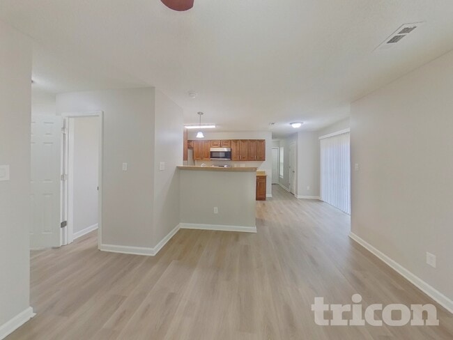 Building Photo - 701 Barbee Farm Dr