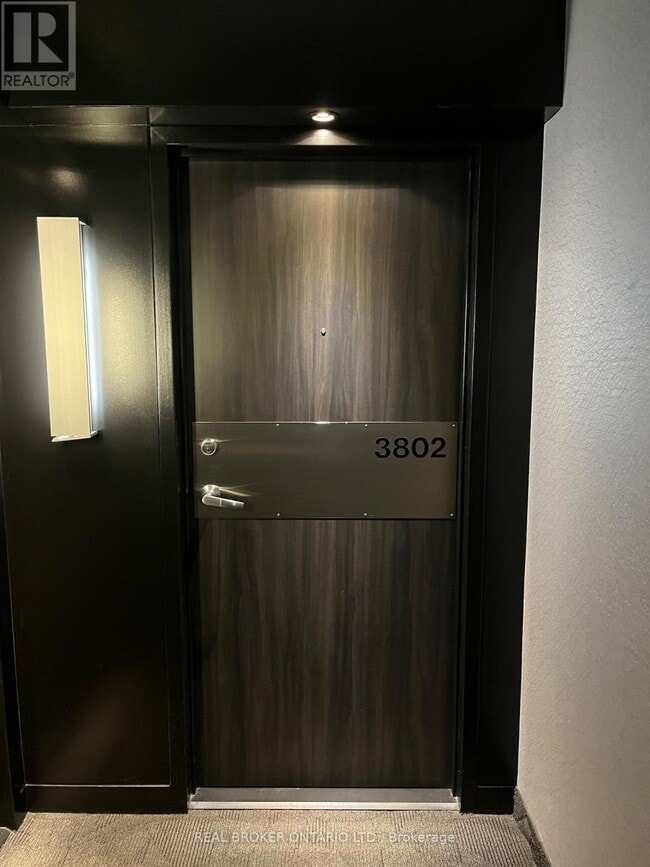 Building Photo - 210 Victoria St