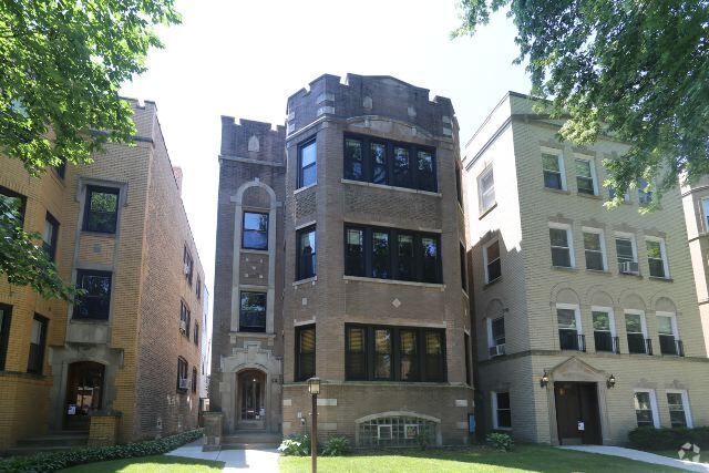 Building Photo - 2619 W Greenleaf Ave