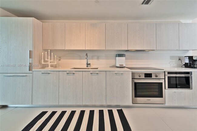 Foto del edificio - 501 NE 31st St