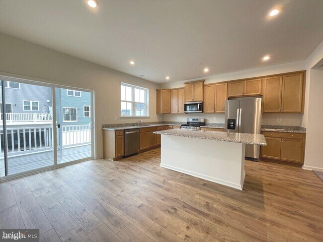 Building Photo - 4 br, 3.5 bath Townhome - 1733 Primrose Way