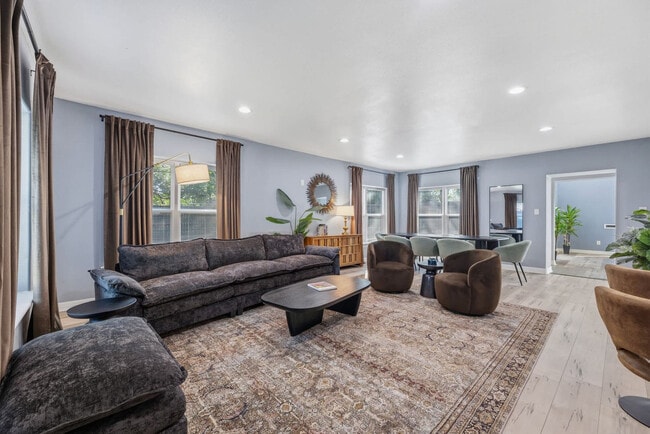 Building Photo - 4149 Ferndale Dr
