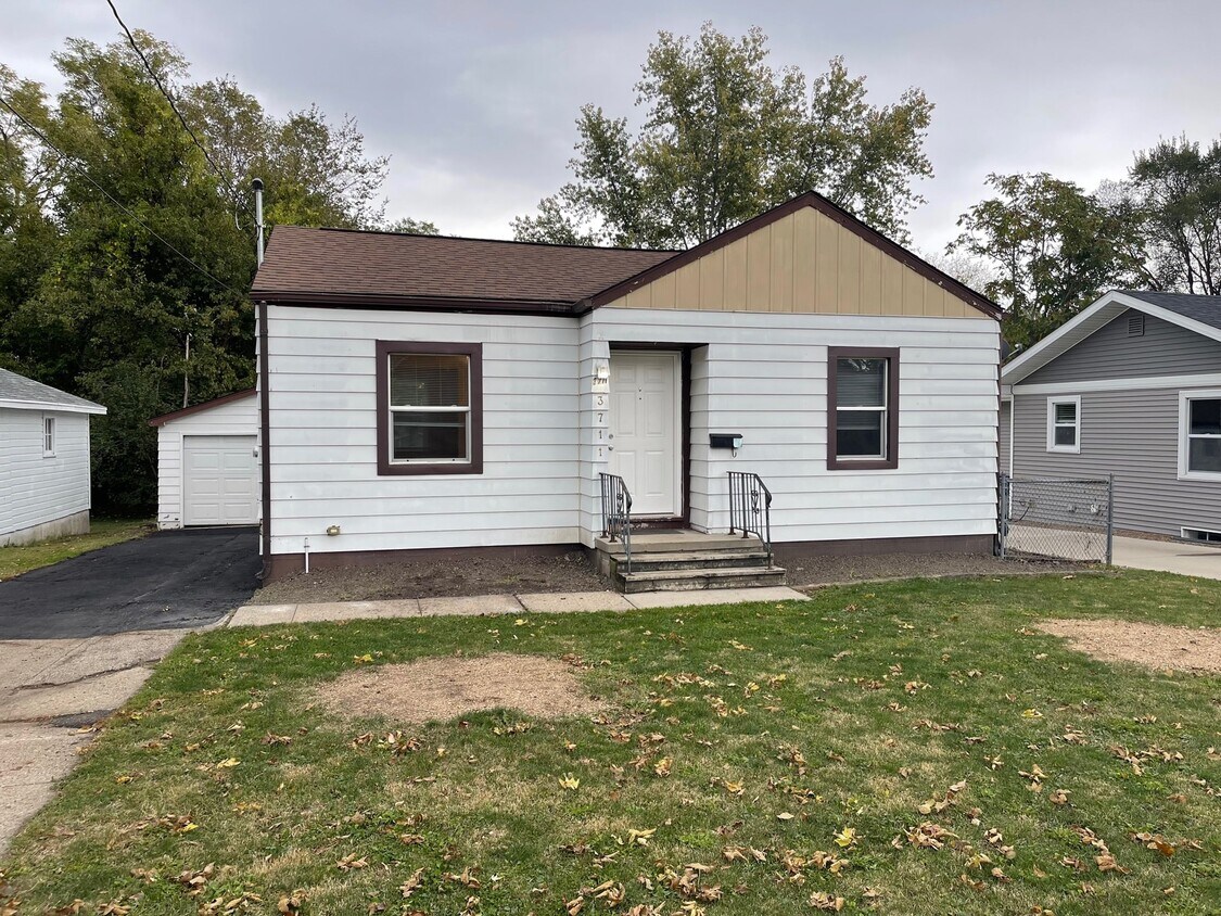 Primary Photo - 3711 37th St