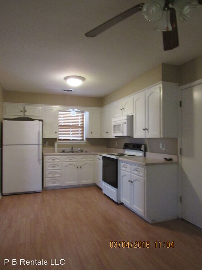 Building Photo - 3 br, 1.5 bath House - 303 "C" Avenue