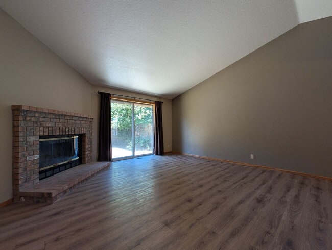 Building Photo - Wonderful 3-Bedroom, 2-Bath Home With Large Yard & A/C!