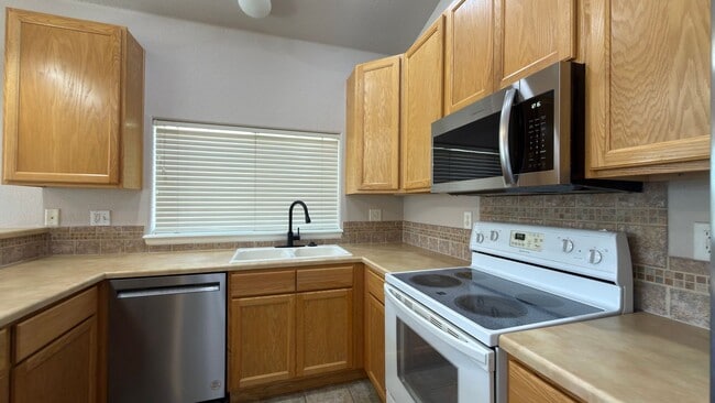 Building Photo - Great Condo in Greeley