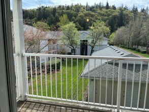 Interior Photo - Trailside