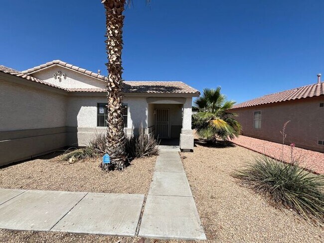Building Photo - COMING SOON! Spacious 3 Bed 2 Bath Home in...