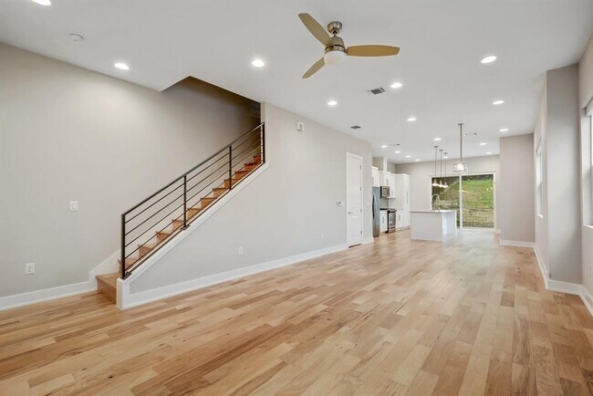 Building Photo - 1301 Cometa St