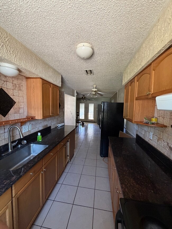 Building Photo - 526 Pebble Rd
