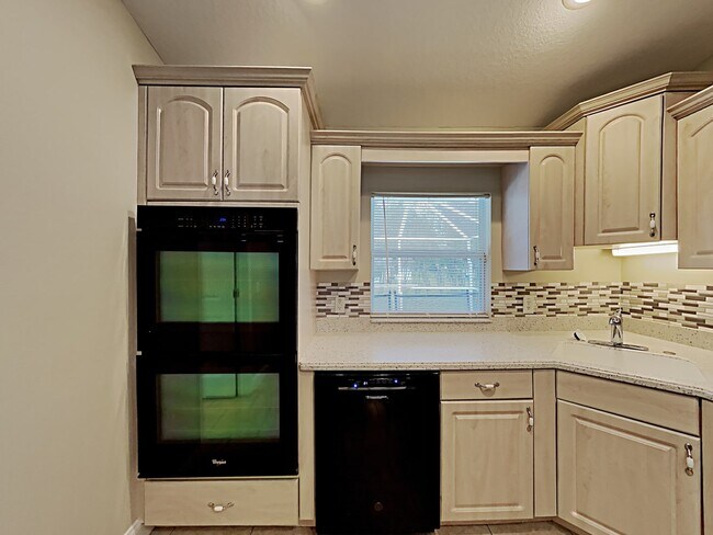 Building Photo - 1535 Hontoon Rd