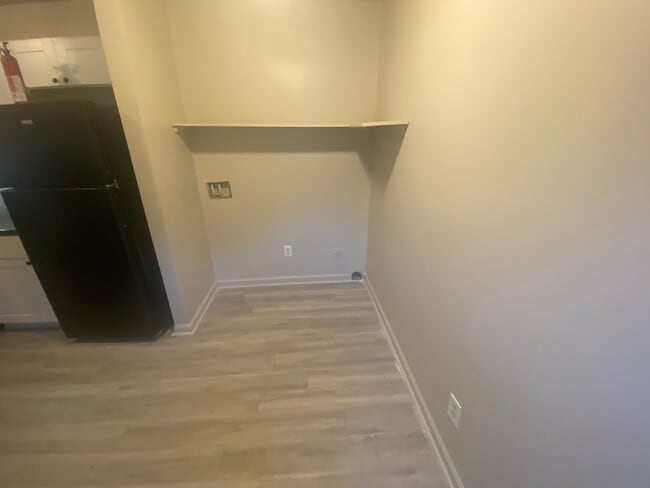 Building Photo - Room in Duplex on Beck St