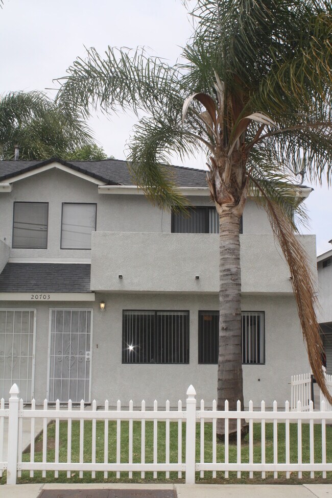 Foto del edificio - 20703 Roseton Ave