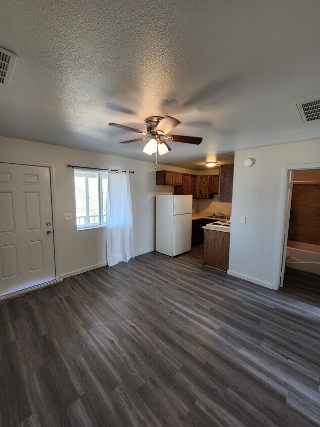 208 W Hamilton Ave Unit 2, El Centro, CA 92243 Apartments in El