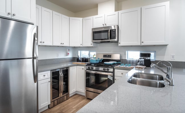 Building Photo - 1129 S Kingsley Dr