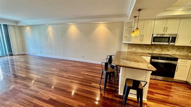 Foto del edificio - 19390 Collins Ave