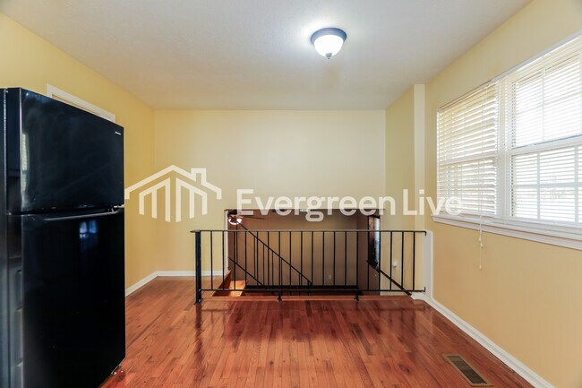 Foto del edificio - 4012 St John Ln NW