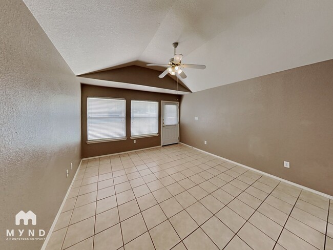 Building Photo - 3202 Eisenhauer Rd